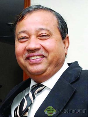 'Govt officials should be just a call away at all times'
