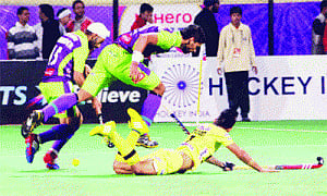 Waveriders win battle of equals