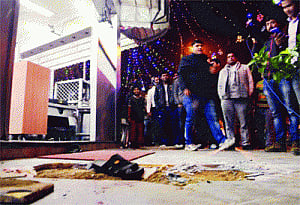 Victim left unattended by shop owners, on-lookers