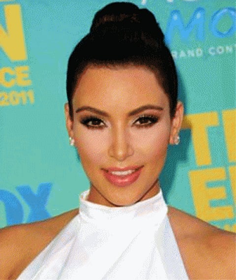 Kim Kardashian misses her late father on his birthday