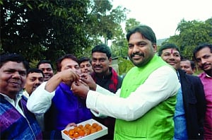 Nitish poaches on lalu's herd
