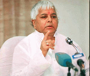 lalu accuses Nitish of hatching conspiracy to break RJD