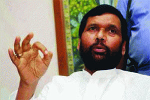 BJP leaders meet Paswan over seat-sharing in Bihar