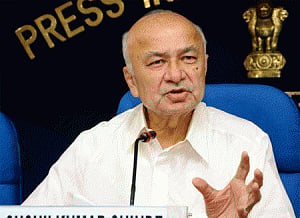 Former Army Chief threatens to drag Home Minister to court