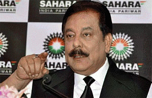 Ink thrown on Subrata Roy's face in SC complex