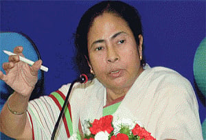 Third Front is unviable 'tired front', says Mamata