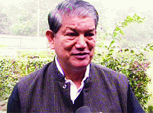 Foul weather forces emergency landing of Rawat's chopper