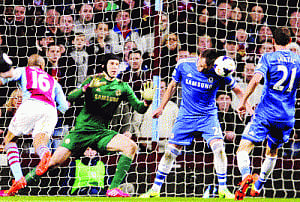 With loss, Chelsea open league gates to others
