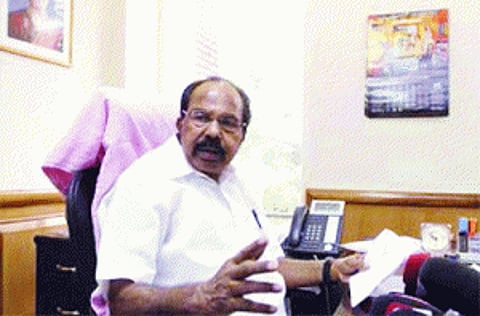 Farmers protest Moily's nod to GM crop trials