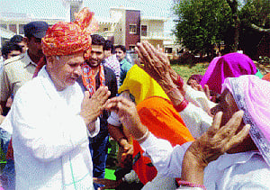 Six candidates file papers for lS polls