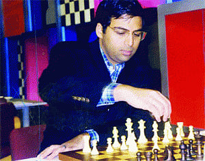 Crucial stage for Anand in Candidates