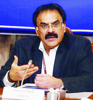 NSEl crisis:Mayaram panel review actions; seek CBI presence