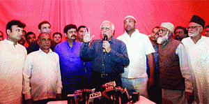Cong plays minority card to solicit votes