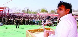 BJP triggered Muzaffarnagar riots: Akhilesh