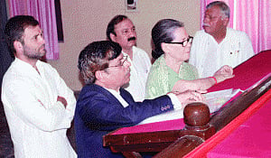 Sonia files papers from Rae Bareli