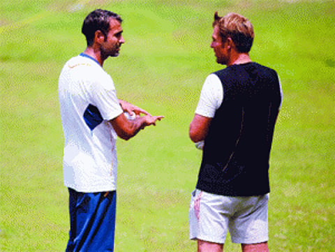 Warne-ing for India: Shane helps Tahir at SA nets