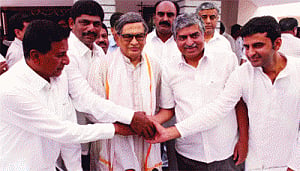 SM Krishna wants Cong to campaign like RSS