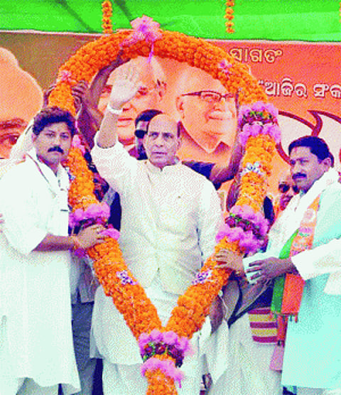Rahul lacks political understanding: Rajnath