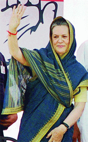 Sonia woos Muslims at Aligarh rally