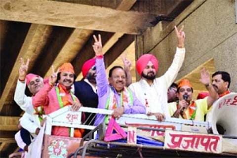 Parties make last-ditch effort to sweep Delhi