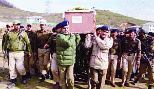 Army officer, 2 leT ultras among 5 killed