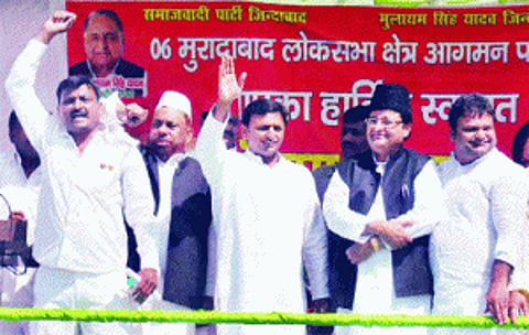 BJP back to communal agenda: Akhilesh