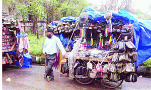 Army to curb sales of 'combat uniform'