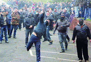 Police building, airport seized in east Ukraine