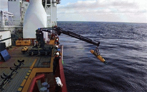 Robotic sub completes 1st full mission to locate plane debris