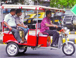 BJP wants l-G to set wheels of e-rickshaws in motion