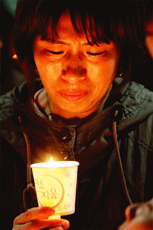 Fears rise for missing in SKorea ferry sinking