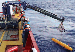 Robotic submarine launches 7th mission to locate missing plane
