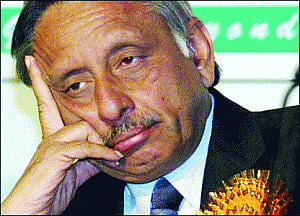 It's PMK vs ADMK, Mayiladuthurai loses hope in Cong's Aiyar