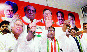Congress promises Rs 100-cr trust for Telangana martyrs