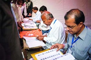 Bellwether lS to predict fate of Delhi?