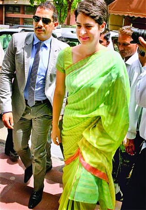 Vadra vs Gujarat models intensify slanging match