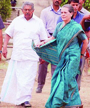 TRS may join communal forces, warns Sonia