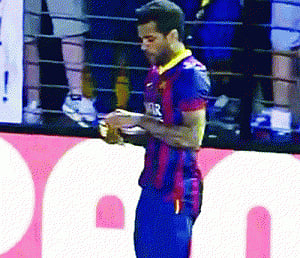 Barca defend Alves on racism response