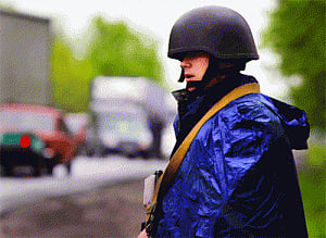 Ukraine mayor shot; US for new sanctions