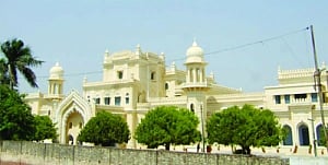 After Deoband rebuff, leaders seek 'dua' from Nadwa