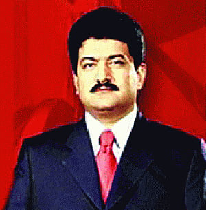 Pak TV journo Hamid Mir shot at in Karachi