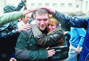 Ukraine expands 'anti-terrorism' operation against pro-Russians