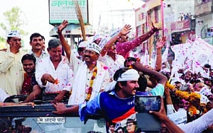 Kejriwal's off-the-wall idea attracts crowds in Varanasi