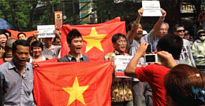 Vietnam allows anti-China protest over oil rig