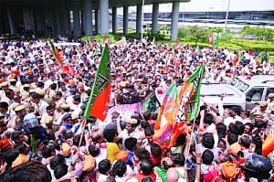Tsunami of Delhiites erupts to welcome PM-elect to Capital