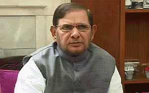 Sharad Yadav meets Cong leaders, assured of support in Bihar