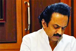 High drama in DMK as Stalin quits, beats hasty retreat