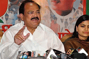 Venkaiah harps on co-operation between AP, Telangana; promises full support