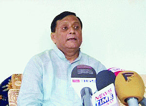 Cong axe falls on 2 'rabble-rousers'
