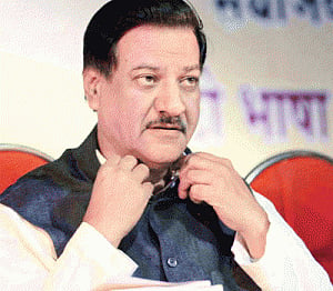 Day after, Maha CM inducts 2 new Ministers into his Cabinet